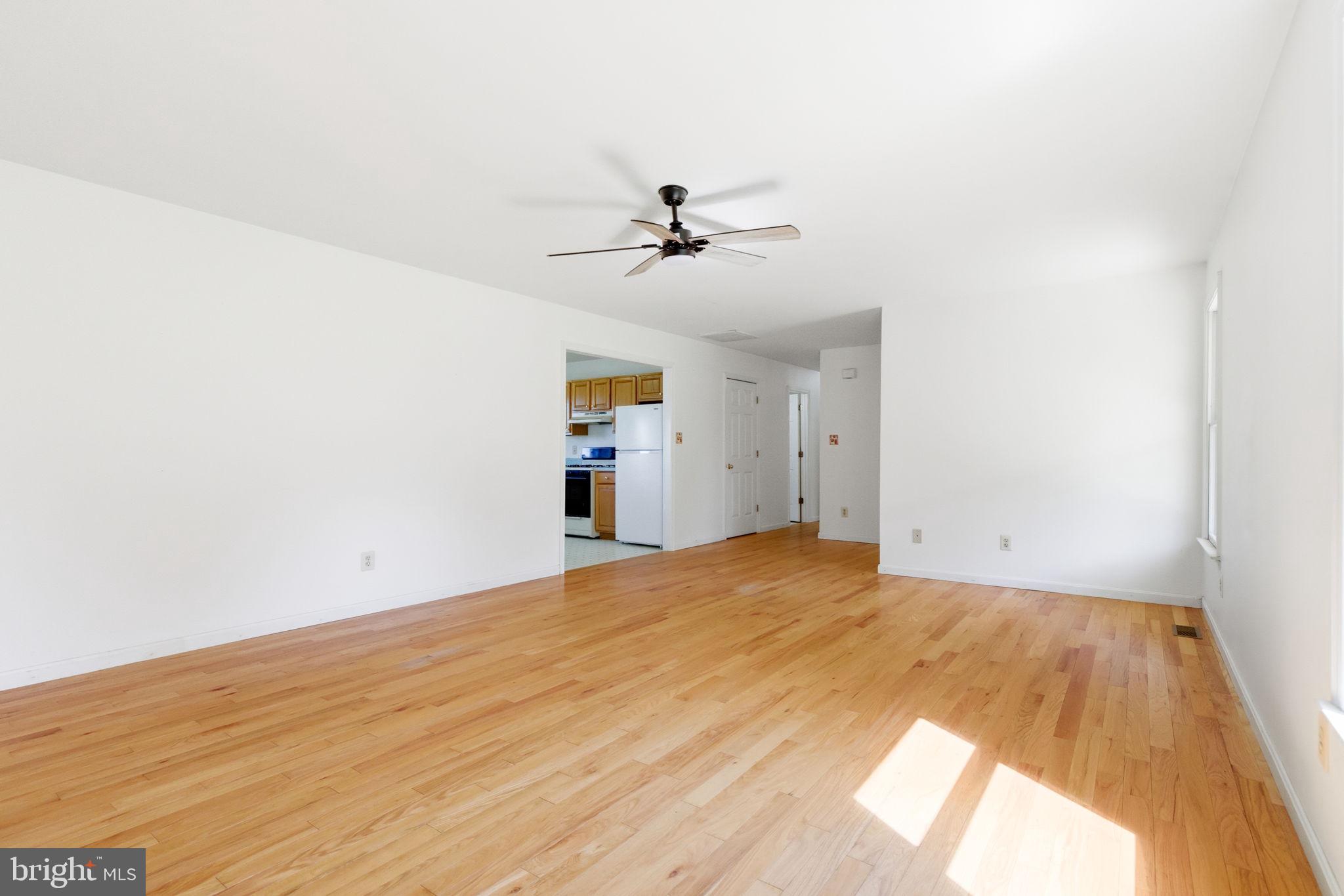 4004 Indian Run Road Amissville, VA 20106 - Photo 3 of 52 Expansive Living Room