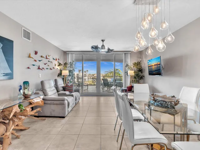 $902,000 | 2700 North Federal Highway, Unit 505, Boynton Beach, FL 33435