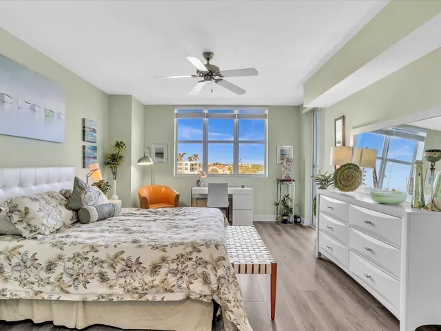 $902,000 | 2700 North Federal Highway, Unit 505, Boynton Beach, FL 33435