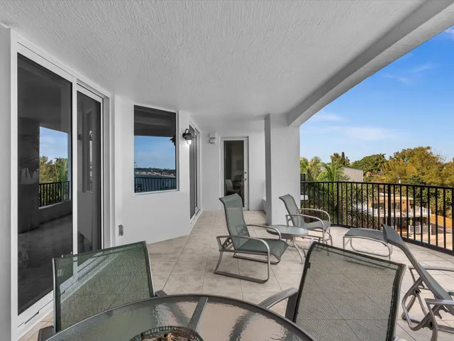 $902,000 | 2700 North Federal Highway, Unit 505, Boynton Beach, FL 33435