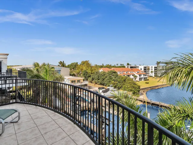 $902,000 | 2700 North Federal Highway, Unit 505, Boynton Beach, FL 33435