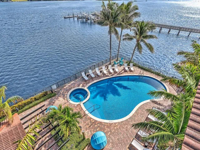 $902,000 | 2700 North Federal Highway, Unit 505, Boynton Beach, FL 33435