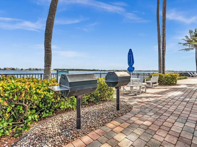 $902,000 | 2700 North Federal Highway, Unit 505, Boynton Beach, FL 33435