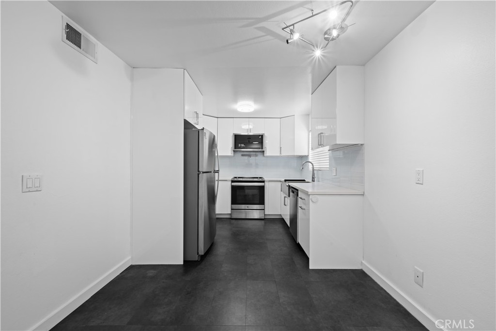 2940 North Verdugo Road, Unit 214 Glendale, CA 91208 - Photo 5 of 12