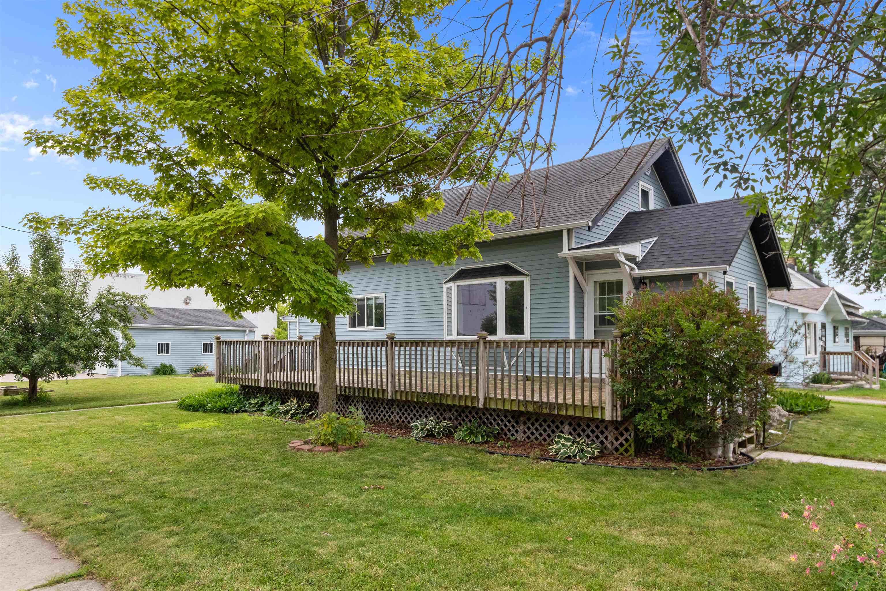127 Madison Street Menasha, WI 54952 - Photo 1 of 48