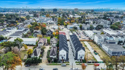 $545,000 | 925 Fisher Street, Unit B, Houston, TX 77018