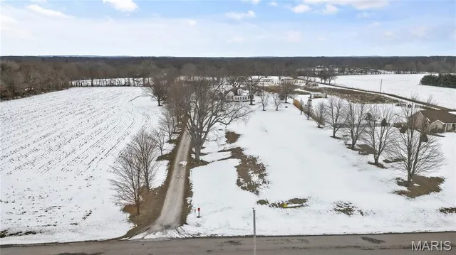 $289,900 | 11086 Old Litchfield Trail, Litchfield, IL 62056