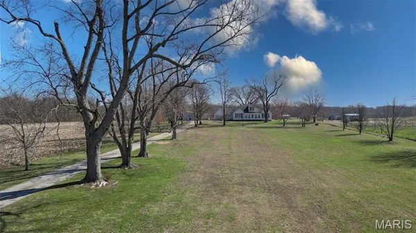 $279,900 | 11086 Old Litchfield Trail, Litchfield, IL 62056