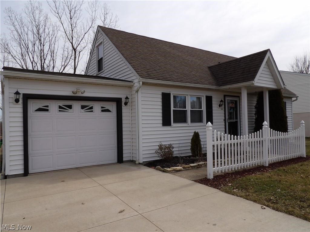 62 Hawk Ridge Rittman, OH 44270 - Photo 2 of 26 Another front view from the North side of the house. Check out the New Concrete on the Double-Wide Driveway.