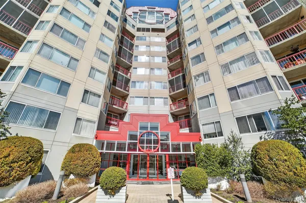 $739,000 | 10 Stewart Place, Unit 3FE, White Plains, NY 10603