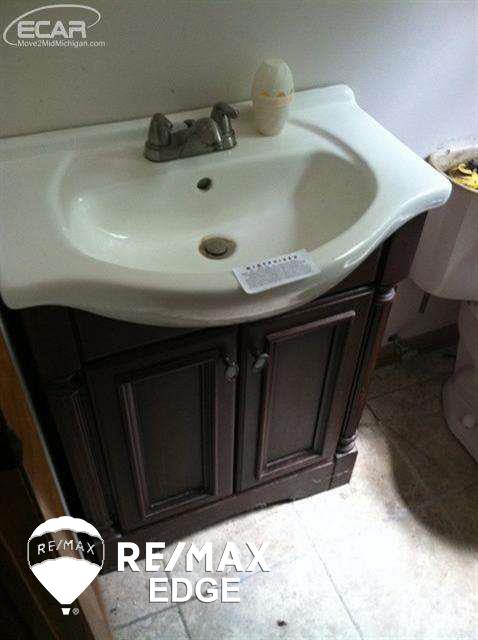 5472 East Coldwater Road Flint, MI 48506 - Photo 15 of 46 20440878-14.JPG