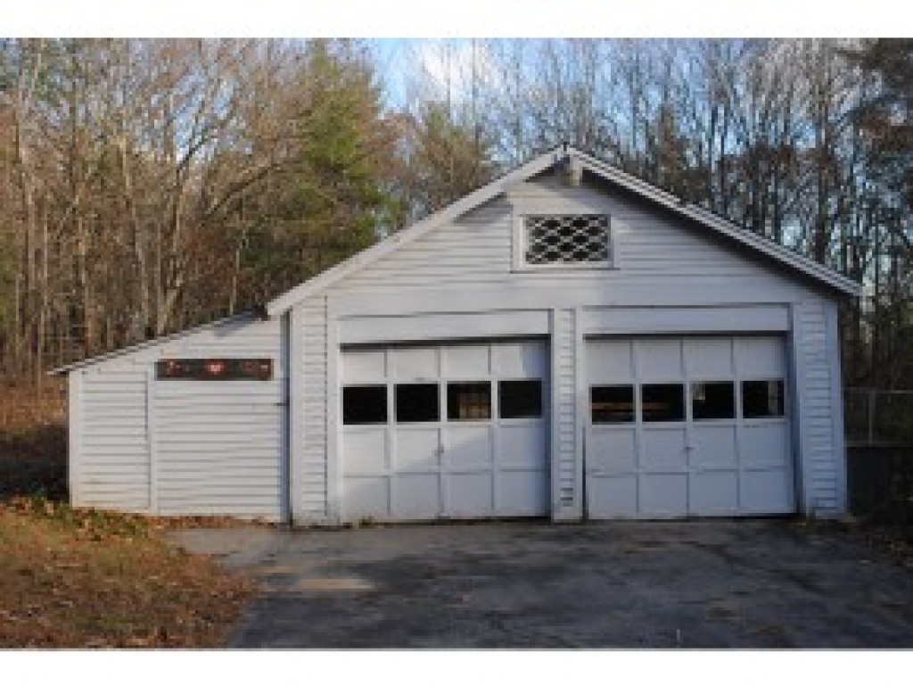 249 Gilmanton Road Barnstead, NH 03225 - Photo 3 of 23