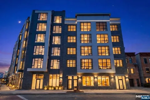 $599,999 | 386 5th Street, Unit 302A, Jersey City, NJ 07302