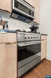 $599,999 | 386 5th Street, Unit 302A, Jersey City, NJ 07302