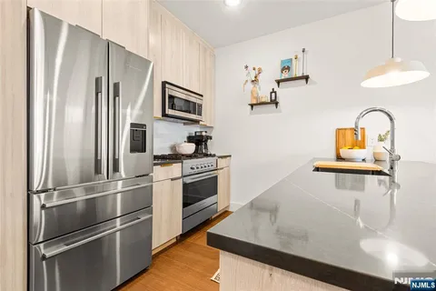 $599,999 | 386 5th Street, Unit 302A, Jersey City, NJ 07302