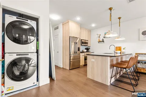 $599,999 | 386 5th Street, Unit 302A, Jersey City, NJ 07302