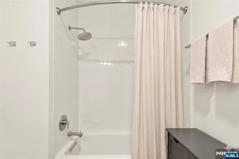 $599,999 | 386 5th Street, Unit 302A, Jersey City, NJ 07302