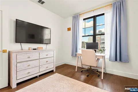 $599,999 | 386 5th Street, Unit 302A, Jersey City, NJ 07302