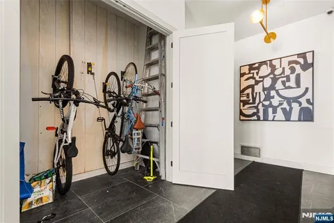 $599,999 | 386 5th Street, Unit 302A, Jersey City, NJ 07302