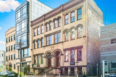 $599,999 | 386 5th Street, Unit 302A, Jersey City, NJ 07302