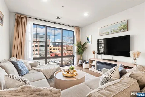 $599,999 | 386 5th Street, Unit 302A, Jersey City, NJ 07302