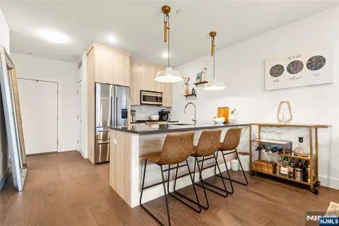 $599,999 | 386 5th Street, Unit 302A, Jersey City, NJ 07302