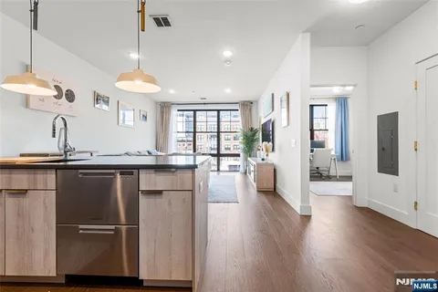 $599,999 | 386 5th Street, Unit 302A, Jersey City, NJ 07302