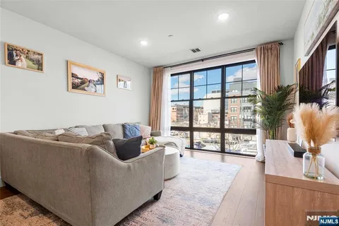 $599,999 | 386 5th Street, Unit 302A, Jersey City, NJ 07302