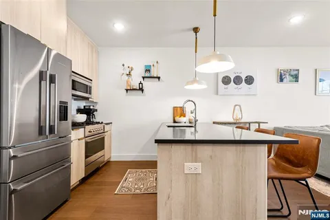 $599,999 | 386 5th Street, Unit 302A, Jersey City, NJ 07302