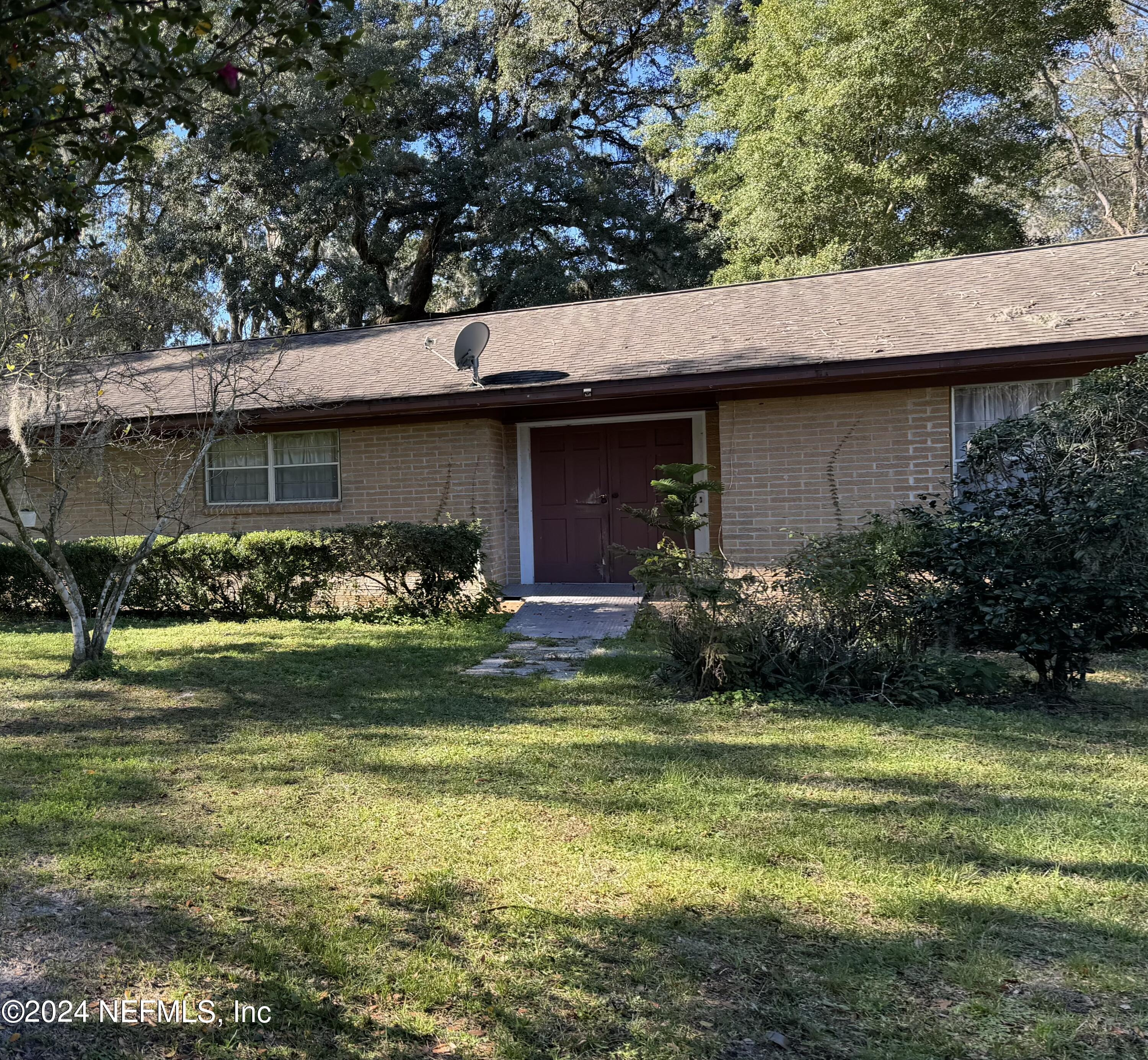 2720 Eagle Street Jacksonville, FL 32216 - Photo 2 of 18 House Front yard