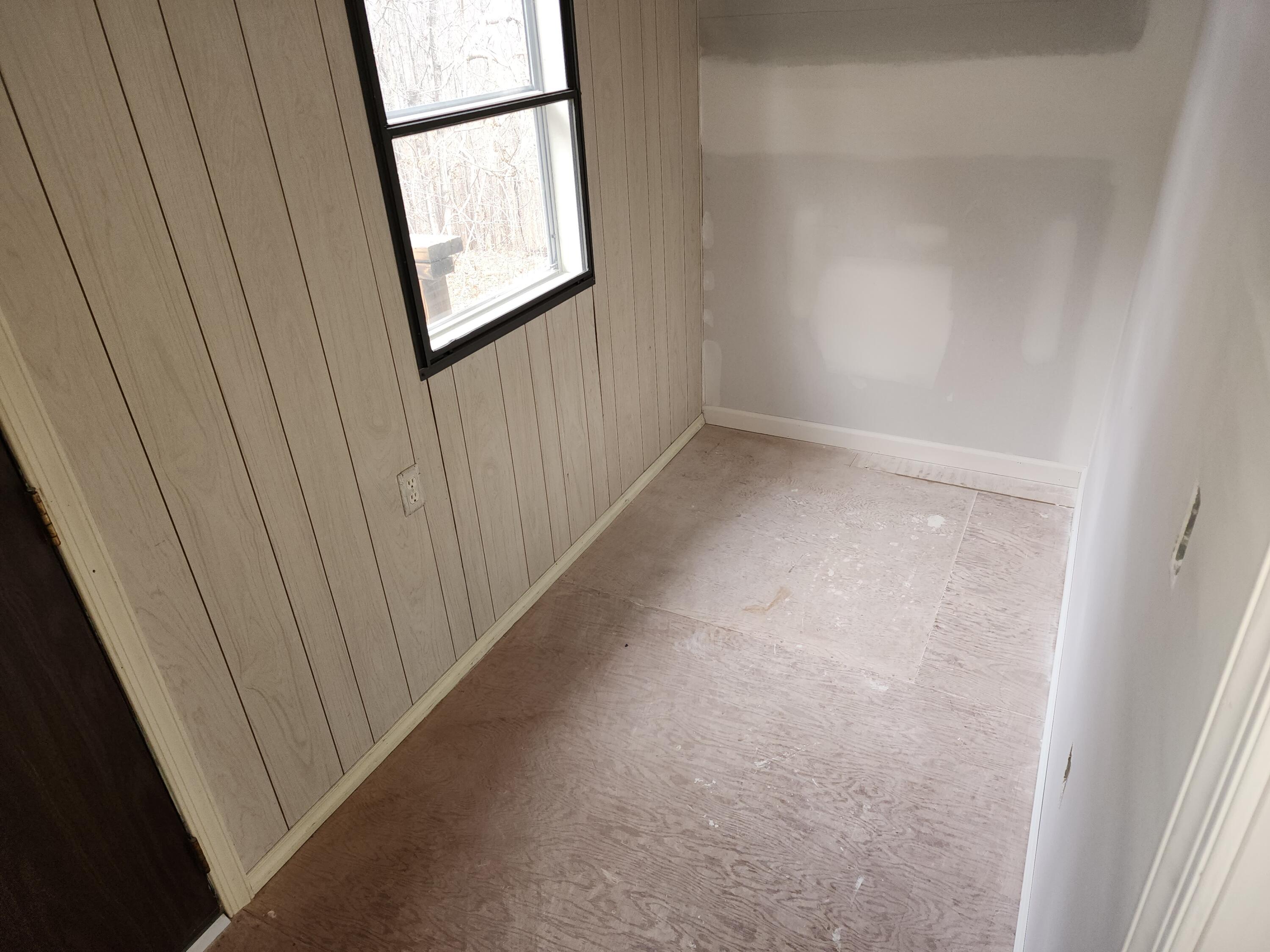 1617 Navigation Point Goodview, VA 24095 - Photo 7 of 12 a view of a hallway