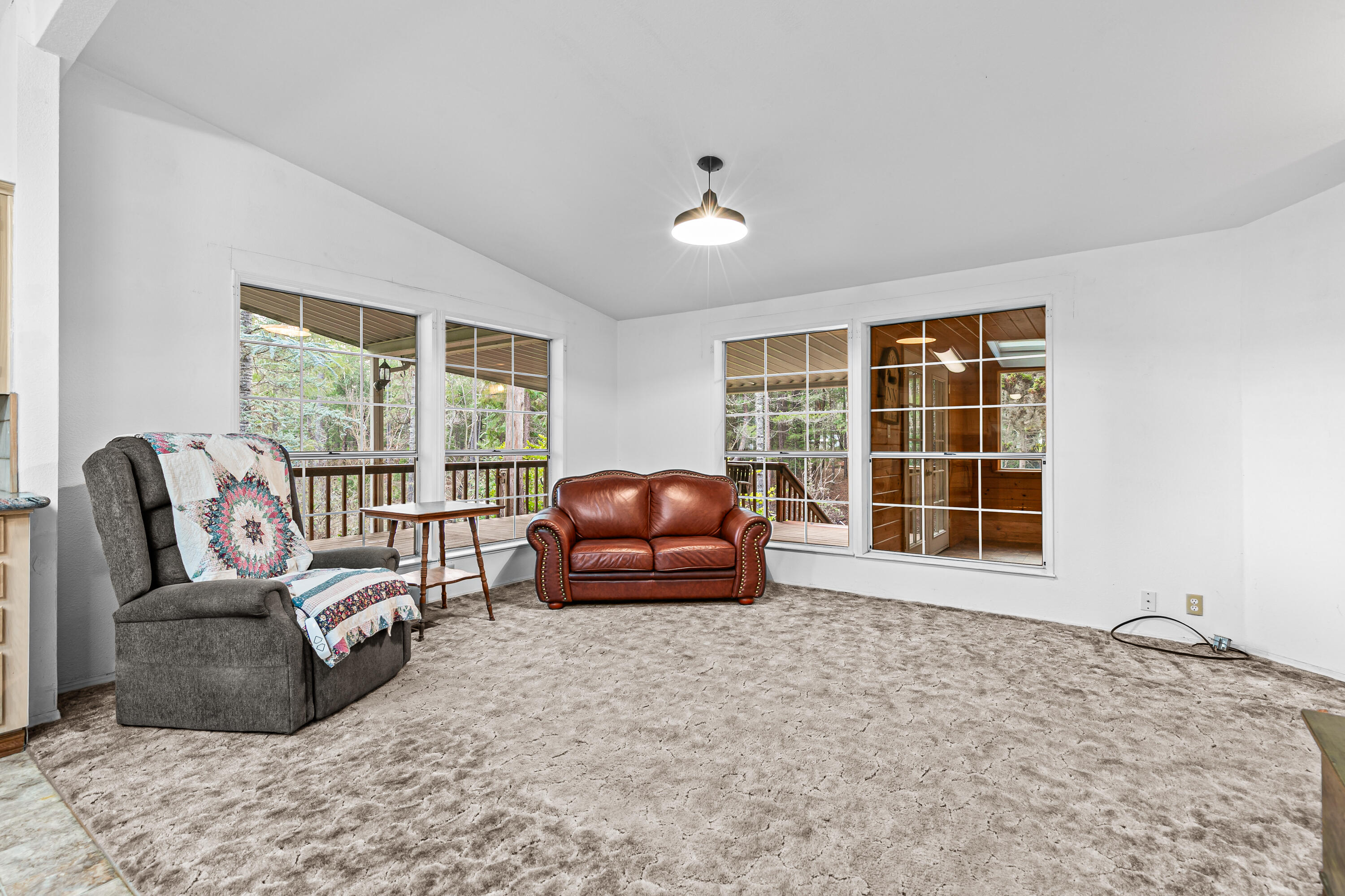 3610 Pleasant Creek Road Rogue River, OR 97537 - Photo 50 of 110 House 2 Living Room