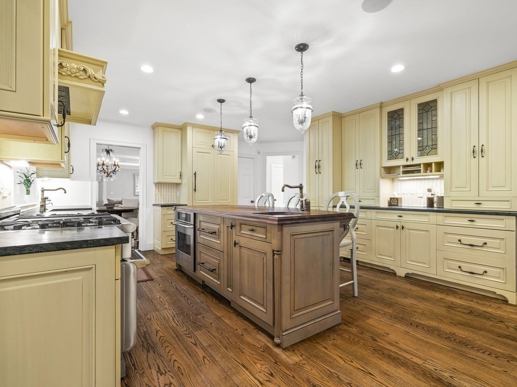 16 Hobart Road Wellesley, MA 02482 - Photo 8 of 33