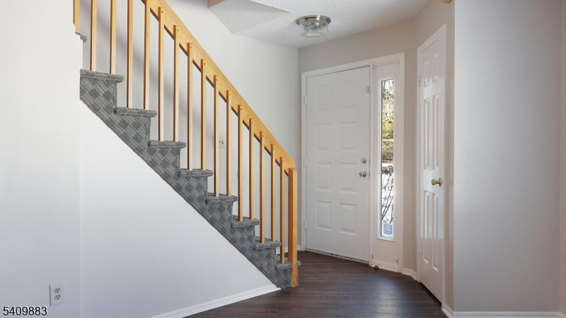 3215 Park Place Springfield, NJ 07081 - Photo 3 of 45