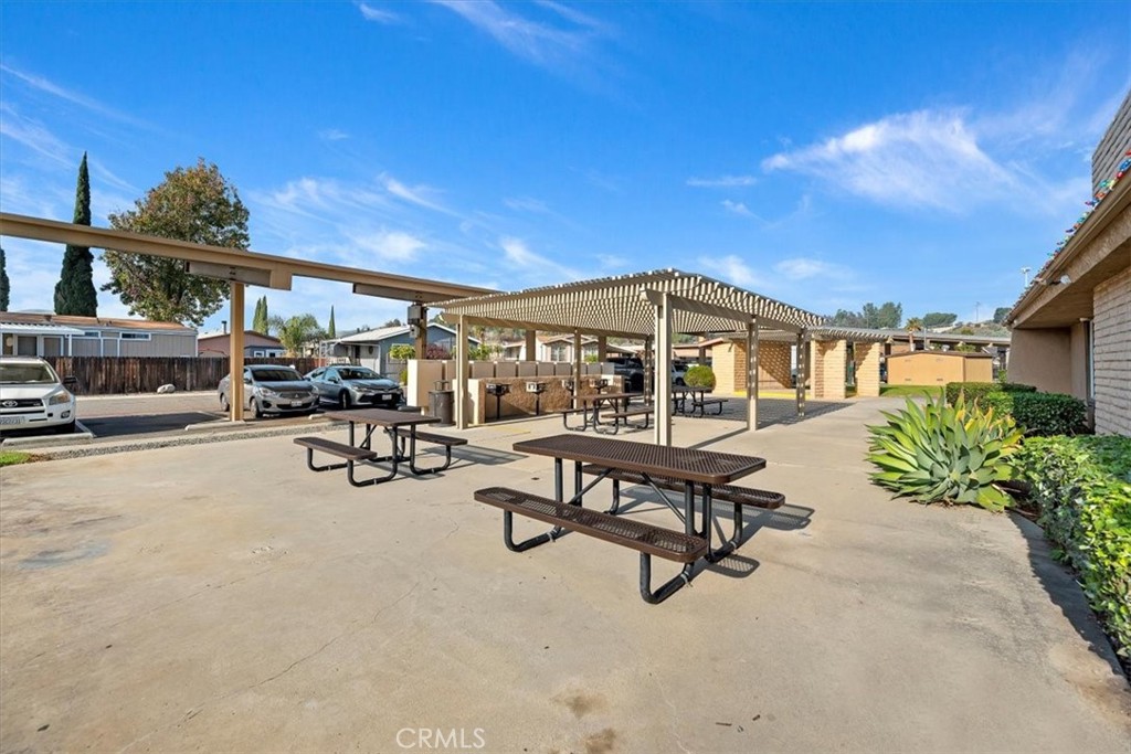 4901 Green River Road, Unit 181 Corona, CA 92878 - Photo 40 of 47 Picnic area