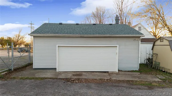 $183,600 | 826 East 8th Street, New Albany, IN 47150