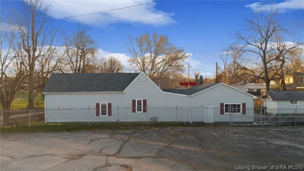 $183,600 | 826 East 8th Street, New Albany, IN 47150