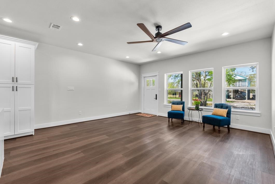 125 4th Street San Leon, TX 77539 - Photo 8 of 41