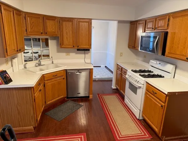 $349,900 | 428 Country Ln Court, Wauconda, IL 60084