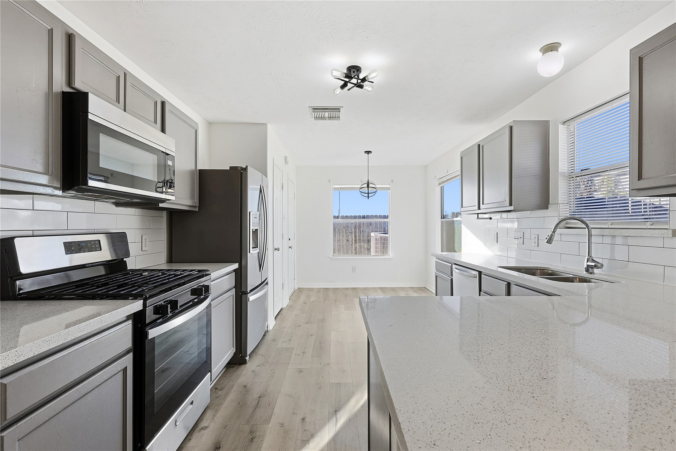 9511 Alex Springs Lane Houston, TX 77044 - Photo 6 of 22