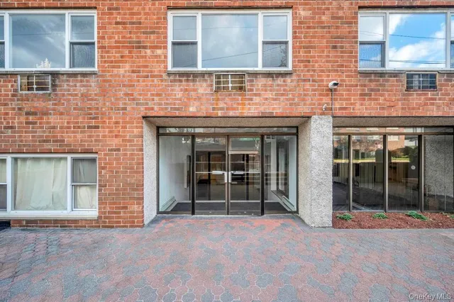 $299,999 | 101 Lincoln Avenue, Unit 1F, Mineola, NY 11501