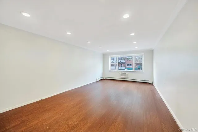 $299,999 | 101 Lincoln Avenue, Unit 1F, Mineola, NY 11501