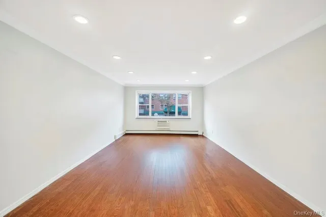 $299,999 | 101 Lincoln Avenue, Unit 1F, Mineola, NY 11501