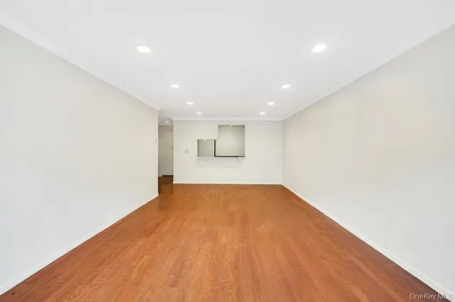 $299,999 | 101 Lincoln Avenue, Unit 1F, Mineola, NY 11501