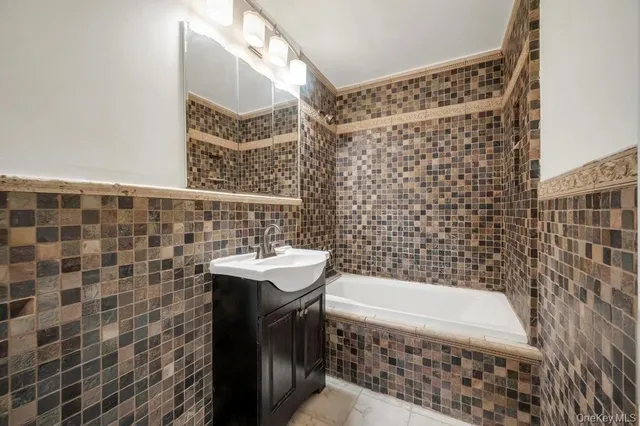 $299,999 | 101 Lincoln Avenue, Unit 1F, Mineola, NY 11501