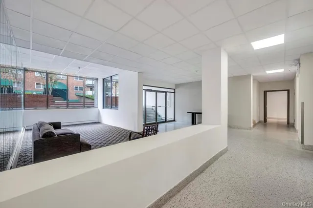 $299,999 | 101 Lincoln Avenue, Unit 1F, Mineola, NY 11501