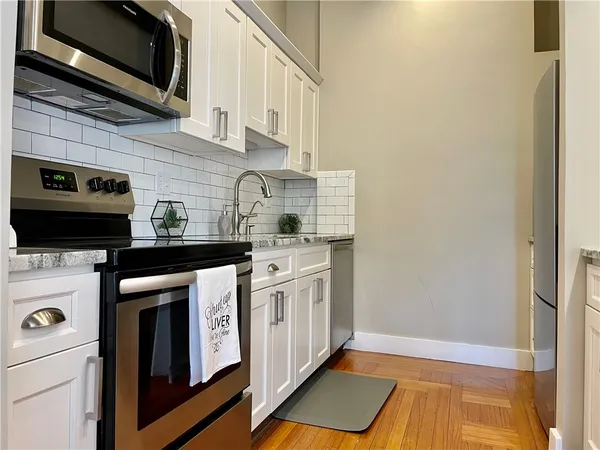 $2,900 | 541 Bellevue Avenue, Unit 4, Newport, RI 02840