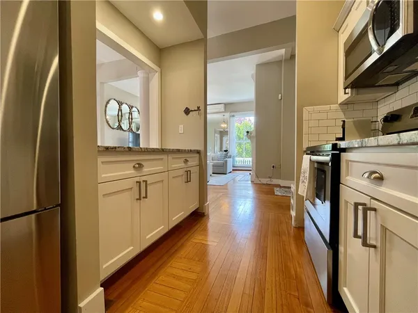 $2,900 | 541 Bellevue Avenue, Unit 4, Newport, RI 02840