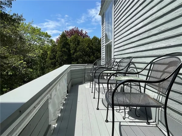 $2,900 | 541 Bellevue Avenue, Unit 4, Newport, RI 02840