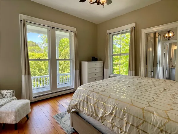 $2,900 | 541 Bellevue Avenue, Unit 4, Newport, RI 02840